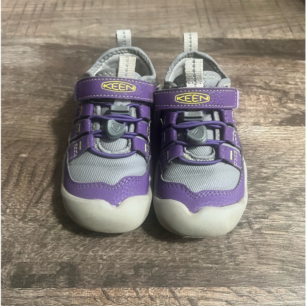 Toddler girls keen tennis shoe